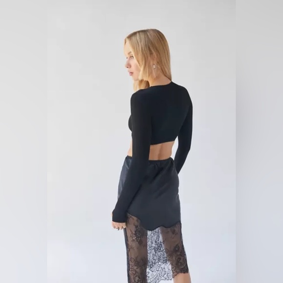 Urban Outfitters Out from Under Mara Longsleeve Black Bra Top w/ thumb holes - Picture 3 of 4